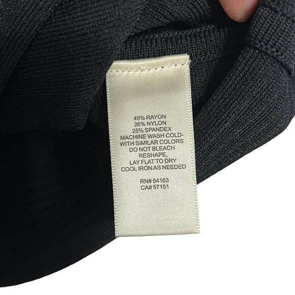 Eliza J Black ribbed Short sleeve crop top size medium - Picture 3 of 4